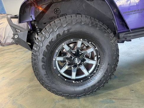 Used 2017 Jeep Wrangler Unlimited Sahara AWD/4WD image 29