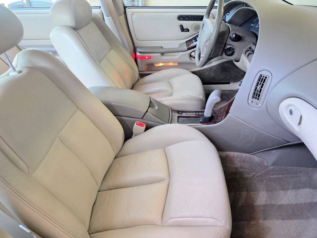 Used 1997 Oldsmobile Aurora FWD image 16