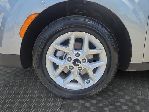 Used 2025 Kia Soul LX w/ LX Technology Package FWD image 32