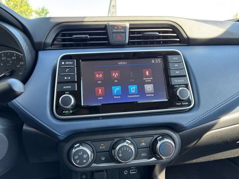 Used 2025 Nissan Versa SV FWD image 14