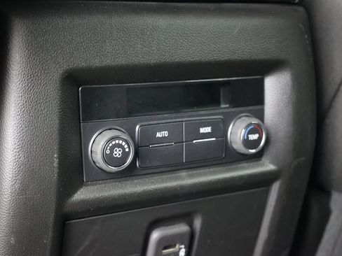 Used 2023 Chevrolet Traverse LT FWD image 31