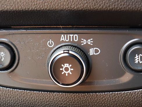 Used 2021 Chevrolet Traverse LT FWD image 45