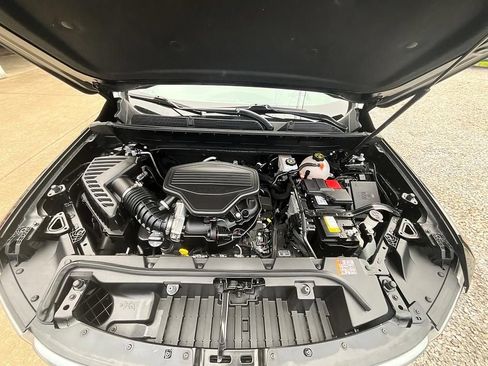 Used 2023 GMC Acadia AT4 w/ Technology Package AWD/4WD image 3