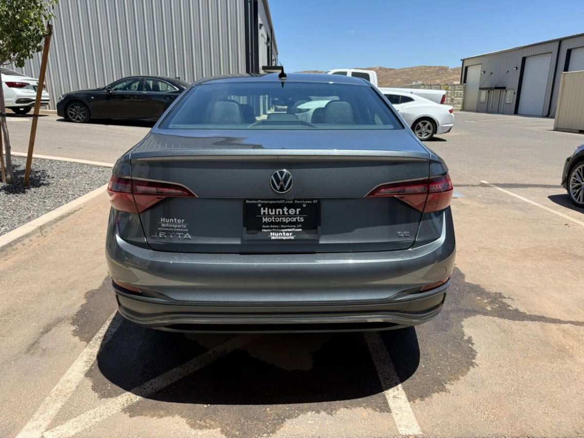 Used 2024 Volkswagen Jetta SE FWD image 7
