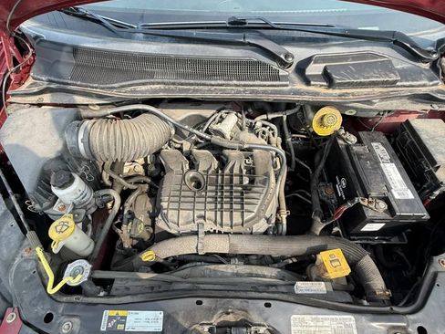 Used 2016 Chrysler Town & Country Touring w/ Driver Convenience Group FWD image 23