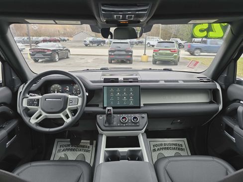 Used 2025 Land Rover Defender 110 S image 15