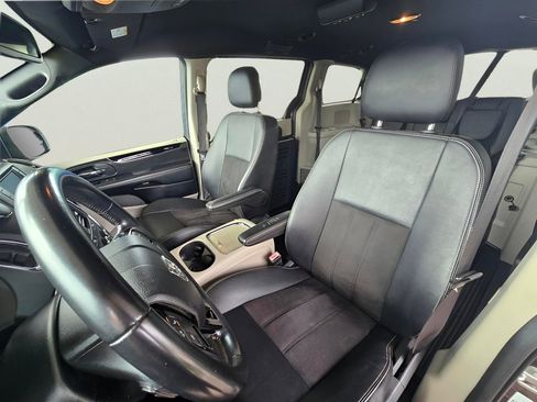 Used 2020 Dodge Grand Caravan SXT image 79