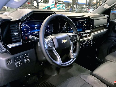 Used 2024 Chevrolet Silverado 1500 LT image 8