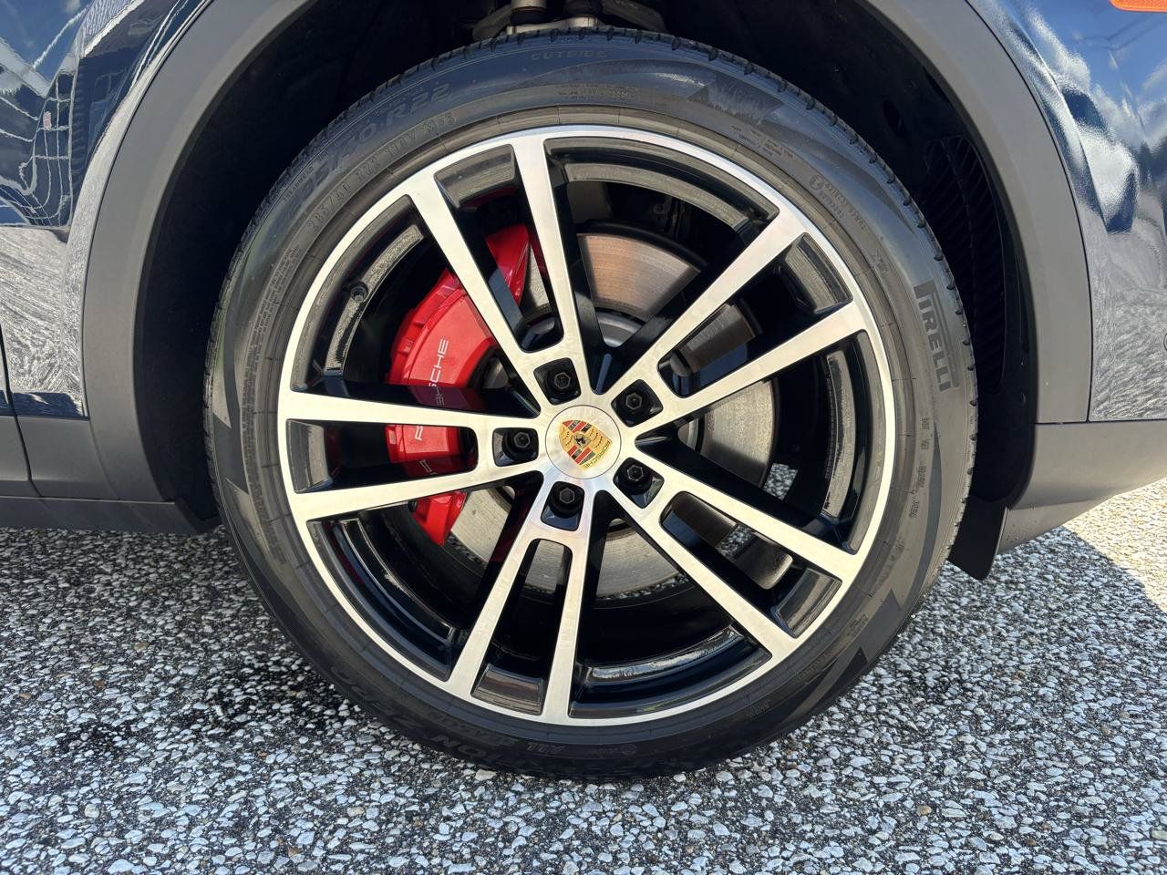 Used 2024 Porsche Cayenne S AWD/4WD image 41