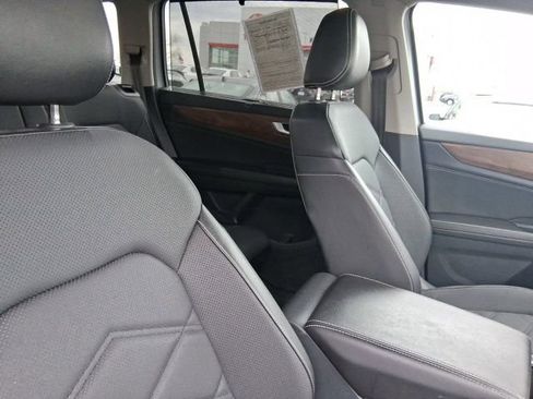 Used 2024 Volkswagen Atlas SE FWD image 15