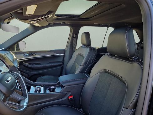 New 2026 Jeep Grand Cherokee Altitude image 12