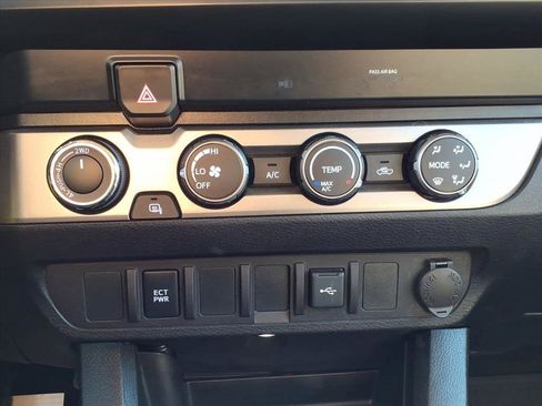Used 2020 Toyota Tacoma SR image 15
