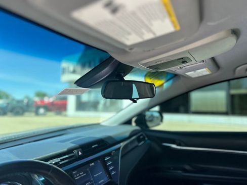 Used 2018 Toyota Camry SE FWD image 8