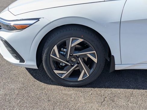 Used 2025 Hyundai Elantra Sport image 10