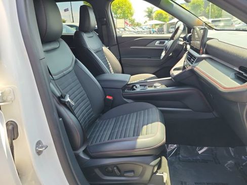 Used 2026 Ford Explorer ST-Line w/ ST-Line Street Pack RWD image 17