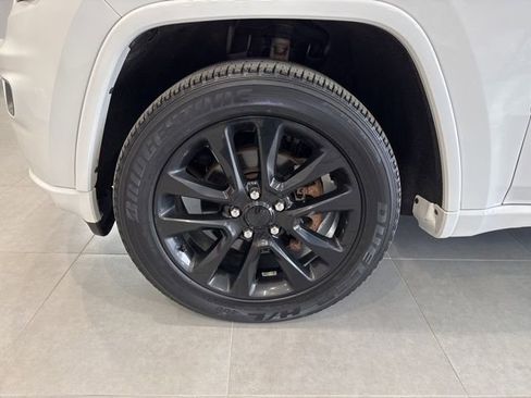 Used 2019 Jeep Grand Cherokee Altitude image 12