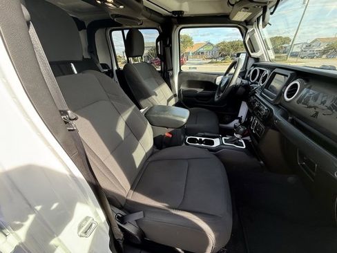 Used 2023 Jeep Gladiator Sport image 13