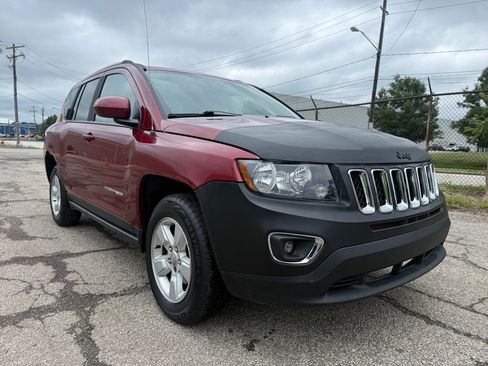 Used 2016 Jeep Compass Latitude FWD image 1