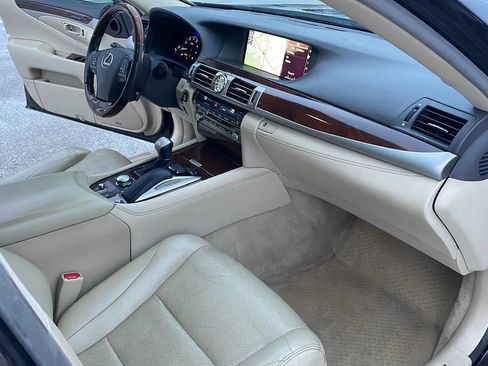 Used 2016 Lexus LS 460 w/ Comfort Package RWD image 21