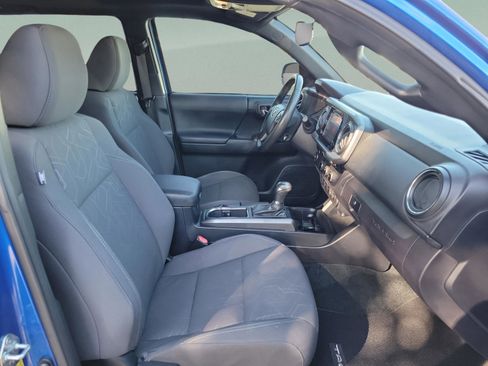 Used 2017 Toyota Tacoma SR5 image 24