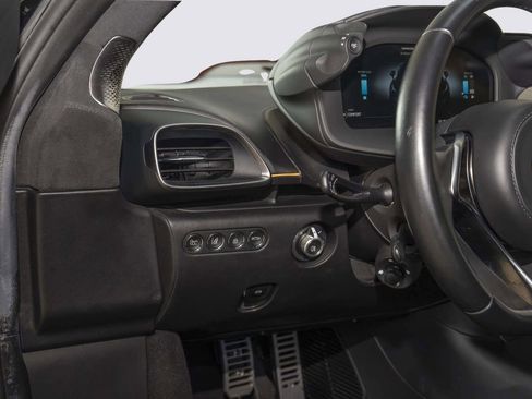 Used 2023 McLaren Artura RWD image 21
