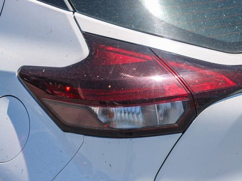 Used 2022 Nissan Kicks SR FWD image 11