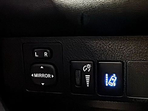 Used 2017 Toyota RAV4 XLE image 28