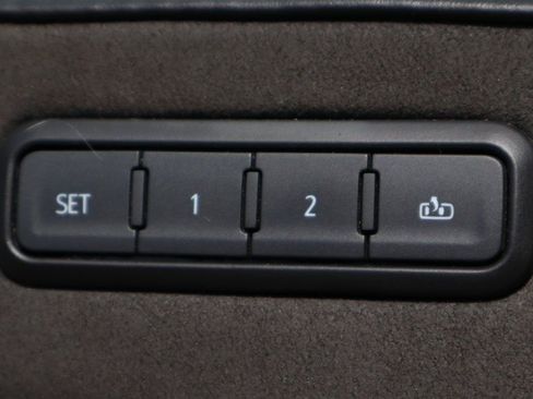 Used 2019 Cadillac Escalade Platinum AWD/4WD image 16