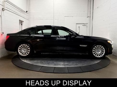 Used 2012 BMW 750Li w/ Driver Assistance Pkg RWD image 9