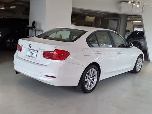 Used 2018 BMW 320i xDrive Sedan w/ Convenience Package image 4