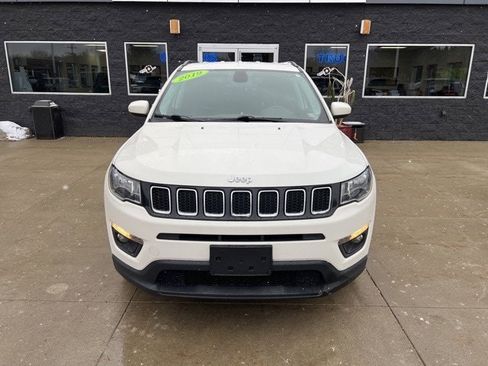 Certified 2019 Jeep Compass Latitude w/ Cold Weather Group image 2