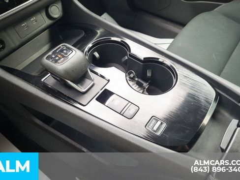 Used 2024 Nissan Rogue S FWD image 27