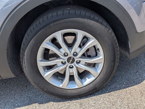 Used 2022 Kia Telluride LX AWD/4WD image 11