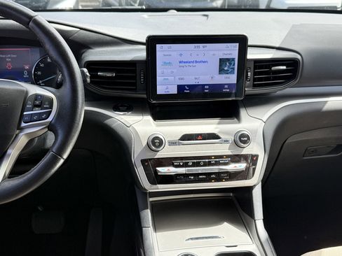 Used 2022 Ford Explorer XLT image 22