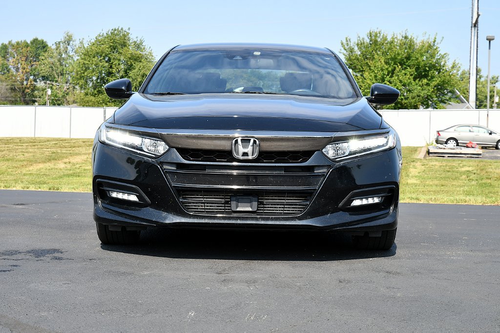 Used 2018 Honda Accord Sport image 2