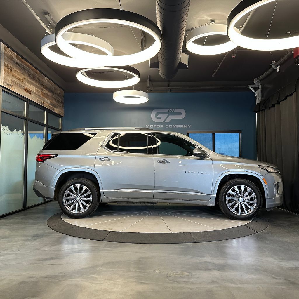 Used 2023 Chevrolet Traverse Premier AWD/4WD image 2