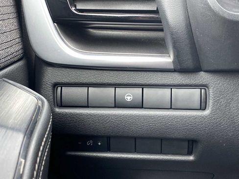 Used 2022 Nissan Rogue SV image 33