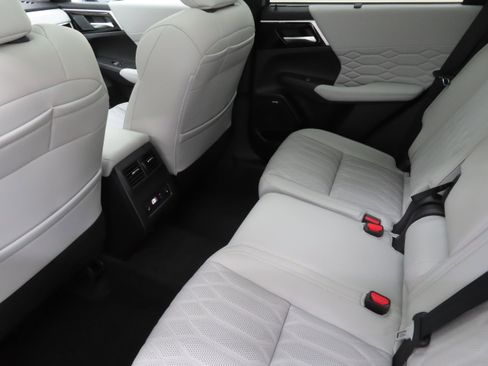 New 2026 Mitsubishi Outlander SEL FWD image 21