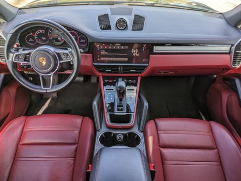 Used 2023 Porsche Cayenne Platinum Edition image 17