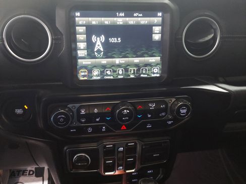 Used 2021 Jeep Wrangler Unlimited Sahara w/ Uconnect 4C Nav & Sound Group AWD/4WD image 13
