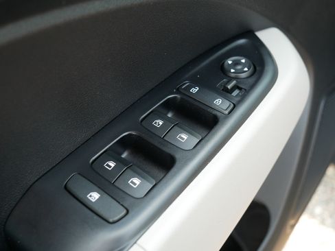 Used 2025 Hyundai Venue SEL FWD image 19