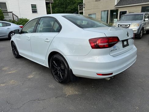 Used 2017 Volkswagen Jetta SE FWD image 5