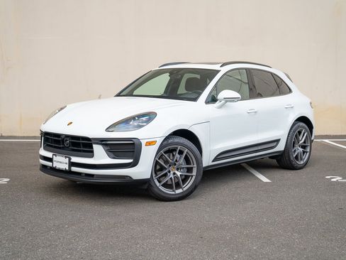 Used 2025 Porsche Macan image 1