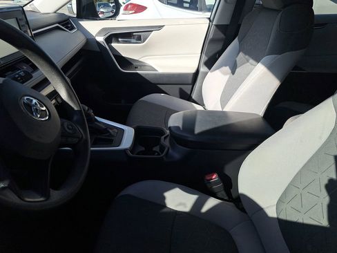 Used 2021 Toyota RAV4 XLE image 4