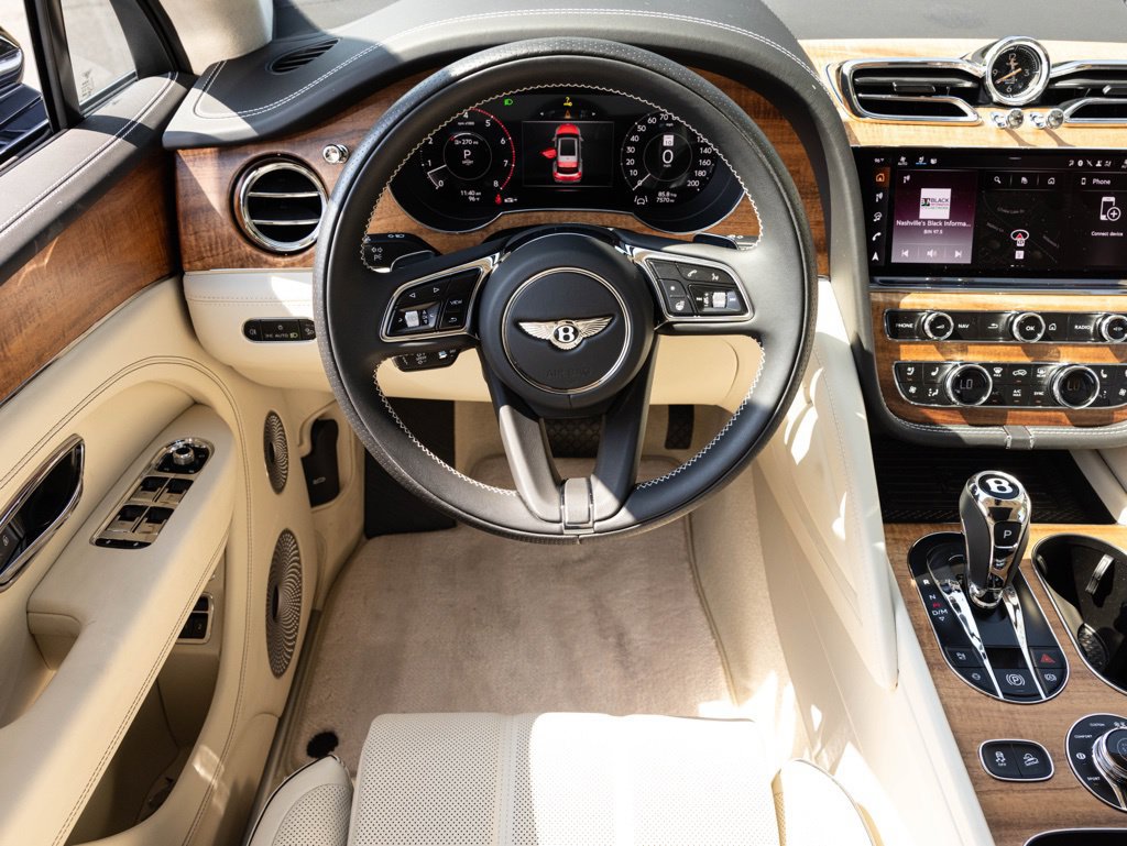 Used 2025 Bentley Bentayga AWD/4WD image 54