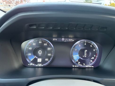 Used 2021 Volvo XC90 T6 Momentum image 13