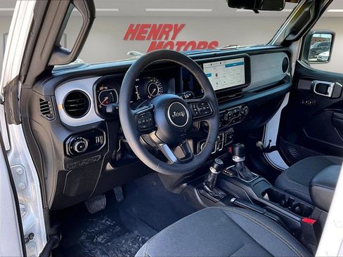 Used 2024 Jeep Wrangler Unlimited Sport AWD/4WD image 18