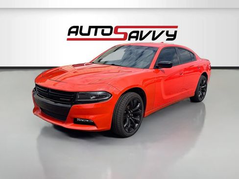 Used 2022 Dodge Charger SXT w/ Blacktop Package AWD/4WD image 3