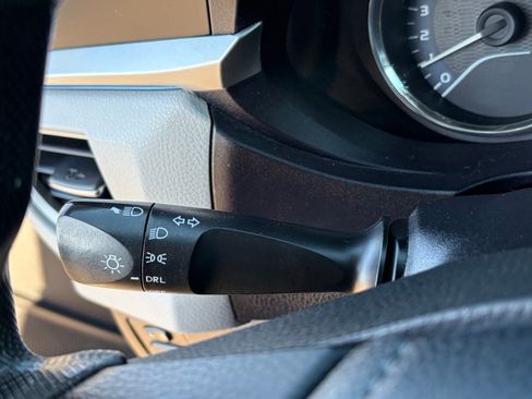 Used 2016 Toyota Corolla LE FWD image 21