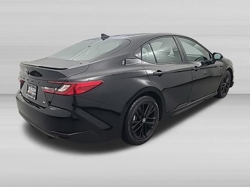 Used 2025 Toyota Camry SE FWD image 4